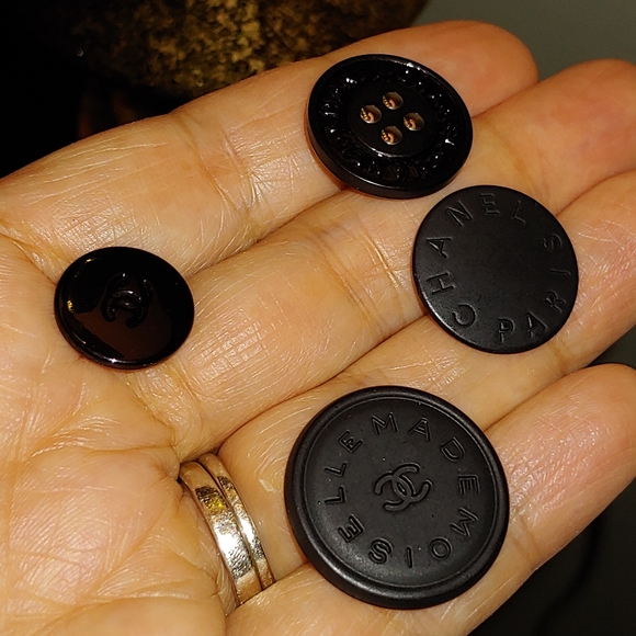 Authentic Chanel Buttons - Picture 12 of 12